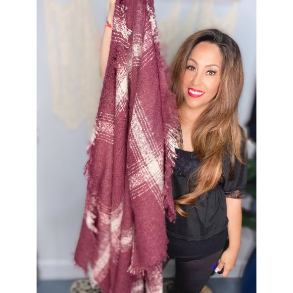 NEW Oversized Plaid Blanket Scarf in Burgundy & Cream Check - Picture 2 of 5